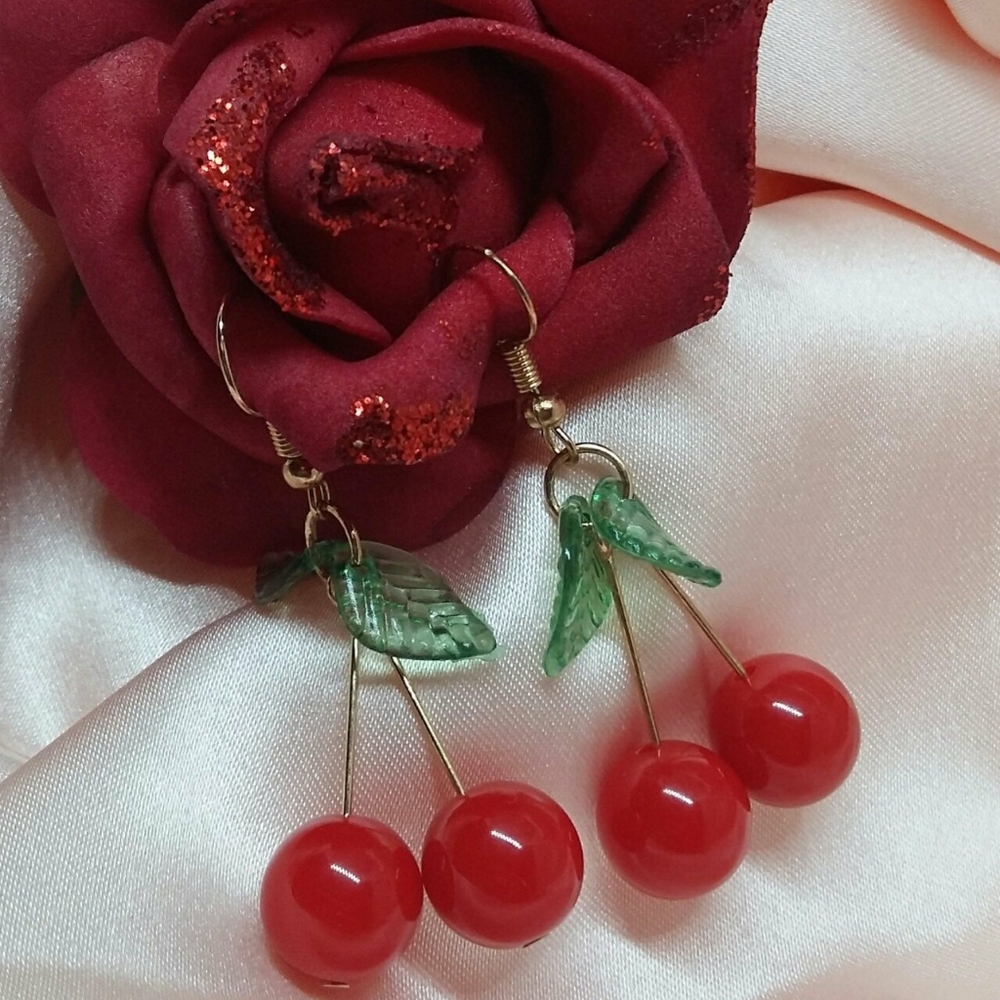 Cherry drop earrings 🍒